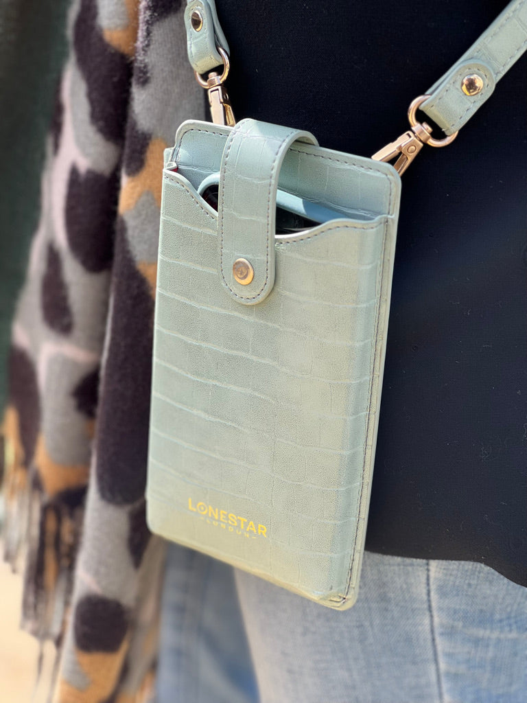 The leaves are falling, it's time to redefine your autumn style