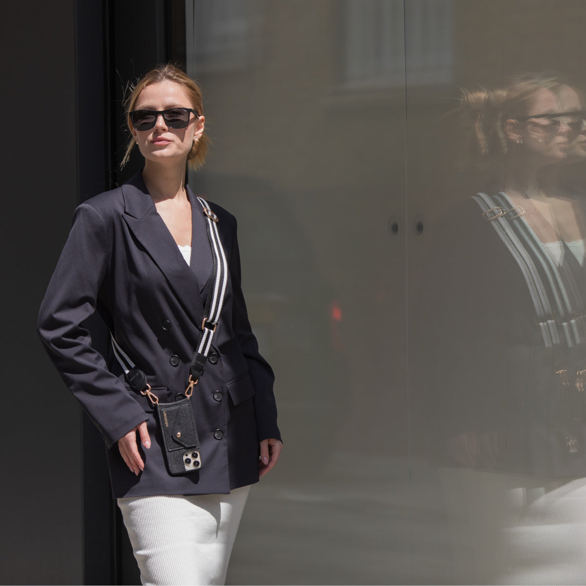 Electra iPhone 11 Case Leather Black